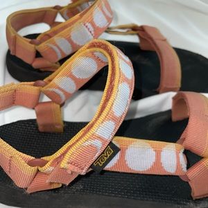 Teva Sandals Women’s 8